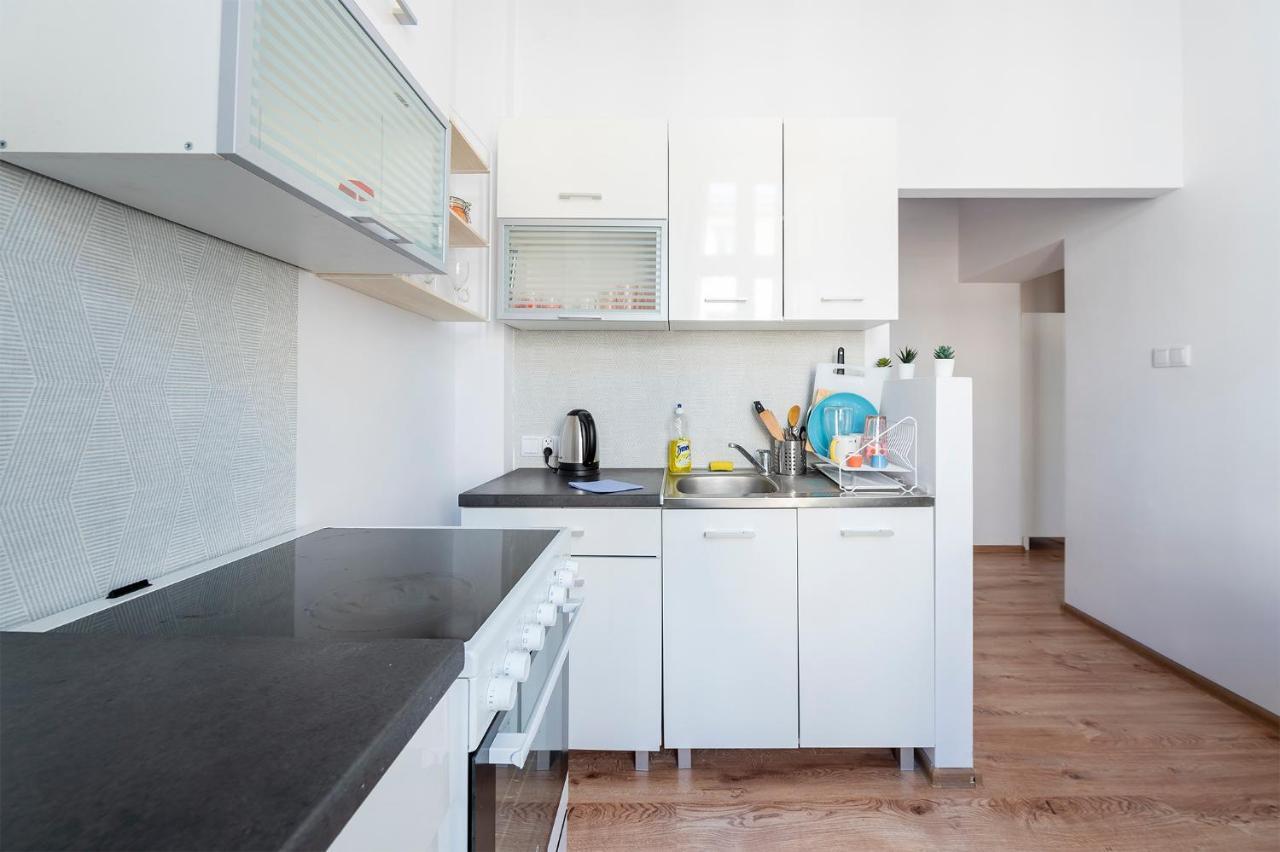 Luxury Location-bright&parking Apartament