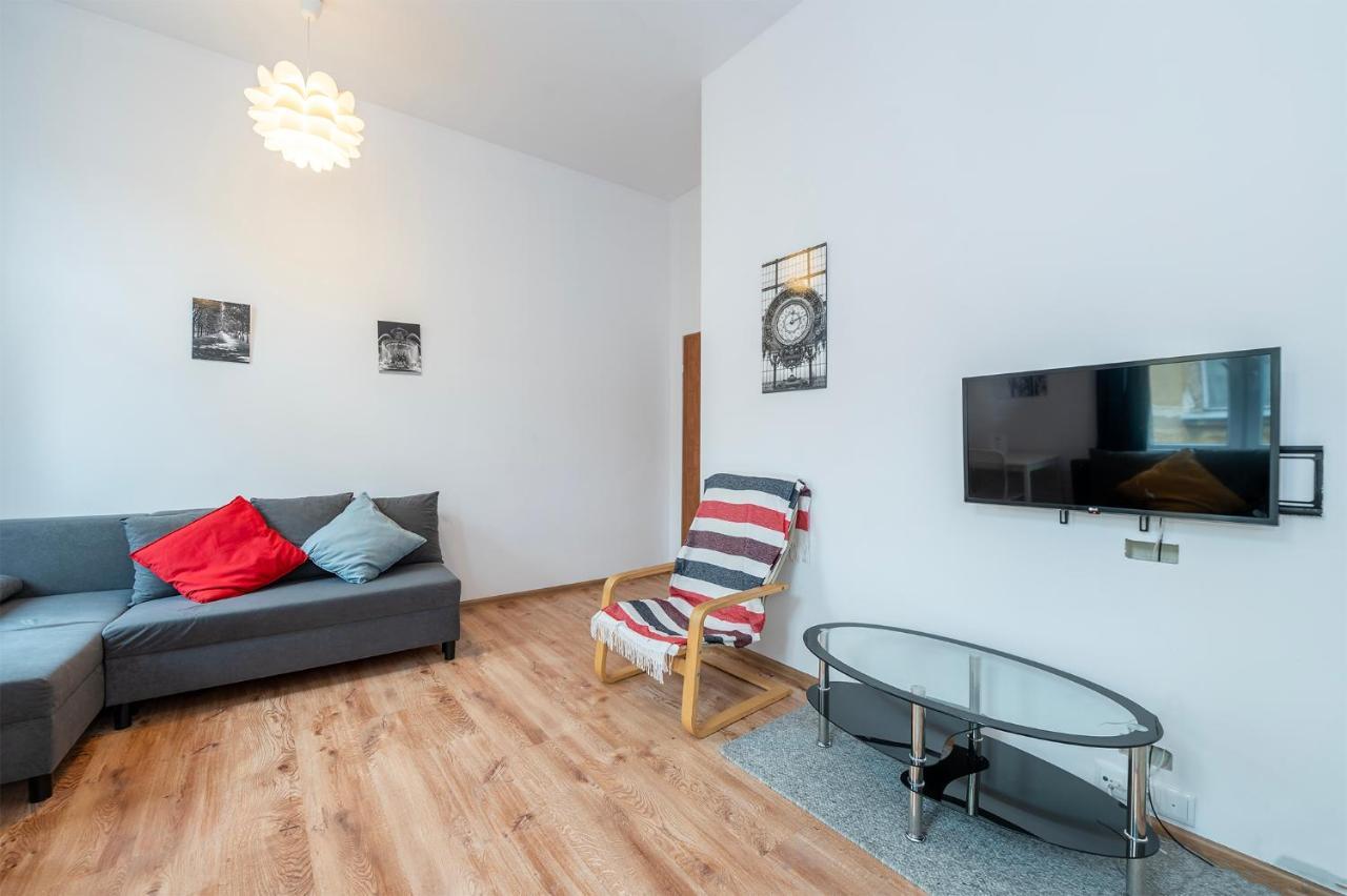 Luxury Location-bright&parking Apartament